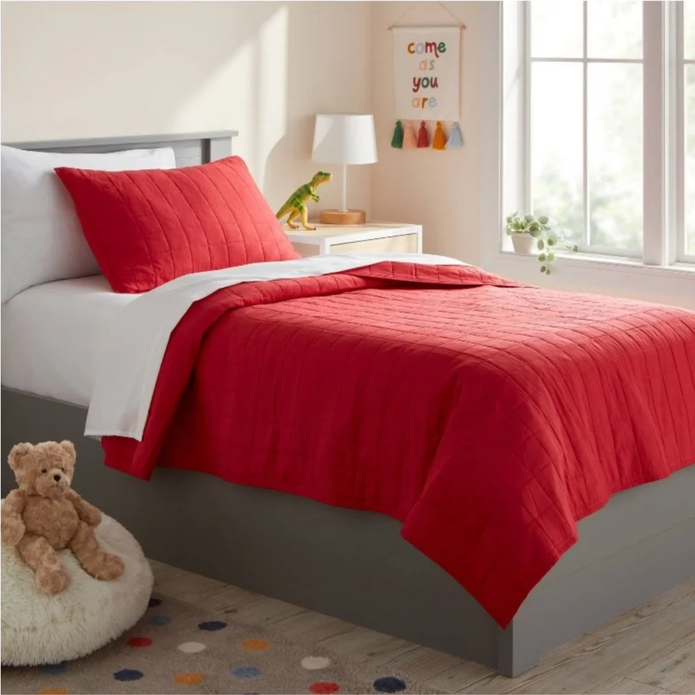 PILLOWFORT NWT Box Stitch Microfiber Kids' Quilt -Berry Red -full/queen